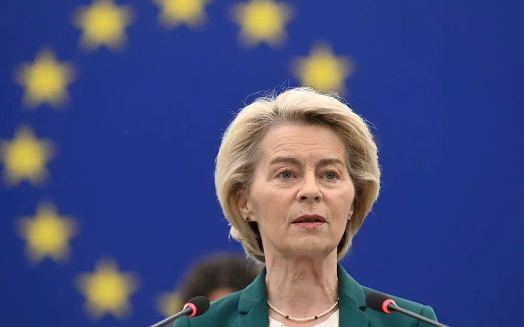 Chủ tịch Ủy ban châu Âu Ursula von der Leyen phát biểu tại Nghị viện châu Âu ở Strasbourg, ngày 8/7/2025. (Ảnh: AP)