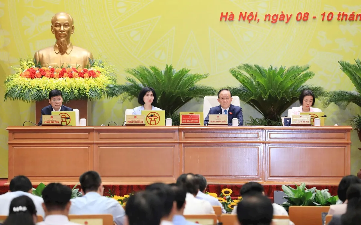 Lãnh đạo HĐND thành phố Hà Nội điều hành phiên chất vấn. Lãnh đạo HĐND thành phố Hà Nội điều hành phiên chất vấn.