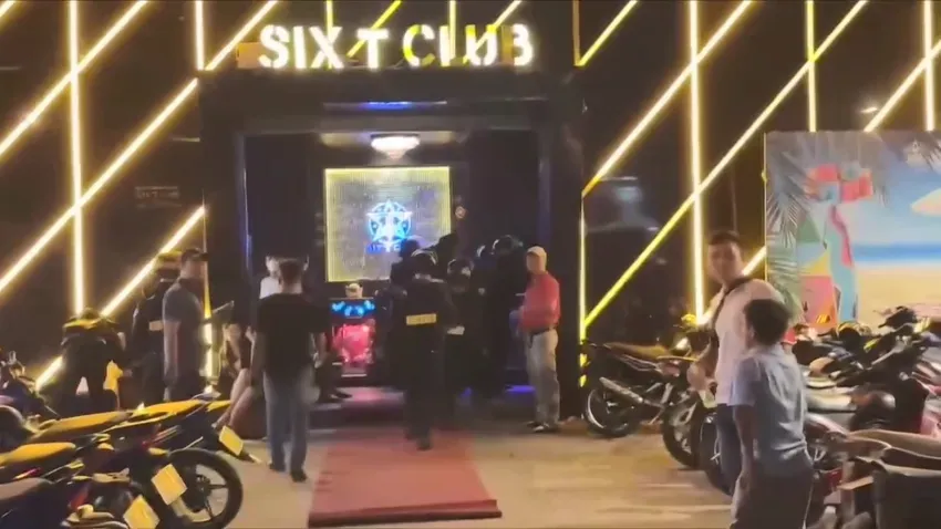 Đột kích 3 quán bar ở TP Hồ Chí Minh, phát hiện 186 người dương tính ma túy - Ảnh 1.