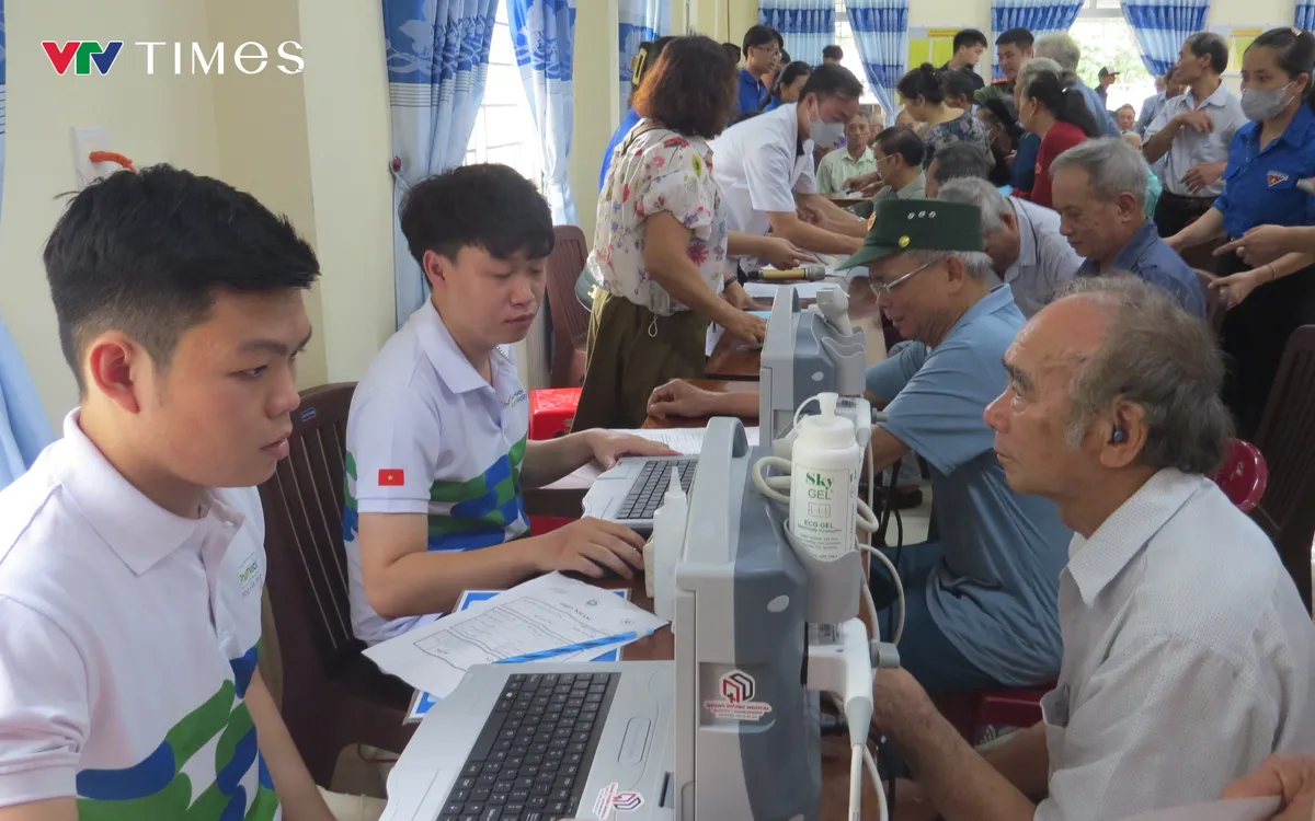 Khám và cấp thuốc miễn phí cho hơn 300 hộ gia đình chính sách