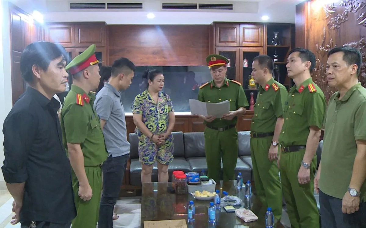 Cơ quan Cảnh sát điều tra thi hành các quyết định, lệnh đối với Nguyễn Huy Tùng. Ảnh: CATH Cơ quan Cảnh sát điều tra thi hành các quyết định, lệnh đối với Nguyễn Huy Tùng. Ảnh: CATH