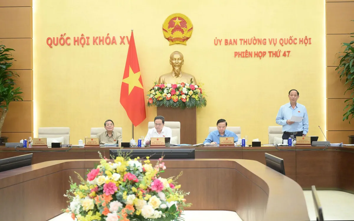 Phó Chủ tịch Quốc hội Trần Quang Phương điều hành Phiên họp