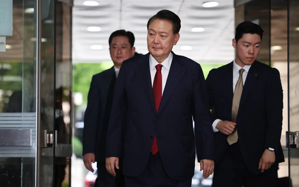 Cựu Tổng thống Hàn Quốc Yoon Suk Yeol đến tòa án hôm 9/7, tham dự phiên điều trần xem xét lệnh bắt giữ ông theo yêu cầu của các công tố viên đặc biệt (Ảnh: AFP) Cựu Tổng thống Hàn Quốc Yoon Suk Yeol đến tòa án hôm 9/7, tham dự phiên điều trần xem xét lệnh bắt giữ ông theo yêu cầu của các công tố viên đặc biệt (Ảnh: AFP)