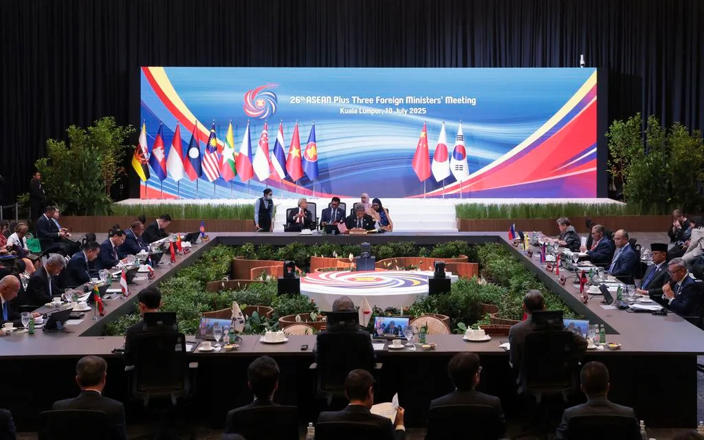 Một phiên họp trong khuôn khổ Hội nghị Bộ trưởng Ngoại giao ASEAN+3 lần thứ 26 tại Kuala Lumpur, Malaysia, ngày 10/7/2025. (Ảnh: AP) Một phiên họp trong khuôn khổ Hội nghị Bộ trưởng Ngoại giao ASEAN+3 lần thứ 26 tại Kuala Lumpur, Malaysia, ngày 10/7/2025. (Ảnh: AP)