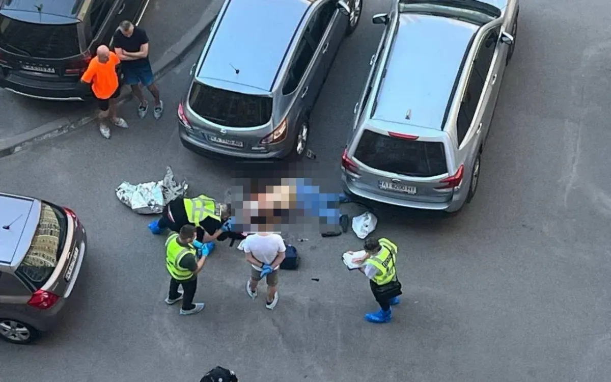 Hiện trường vụ nổ súng nhằm vào Đại tá Voronych (Ảnh: Telegraph) Hiện trường vụ nổ súng nhằm vào Đại tá Voronych (Ảnh: Telegraph)
