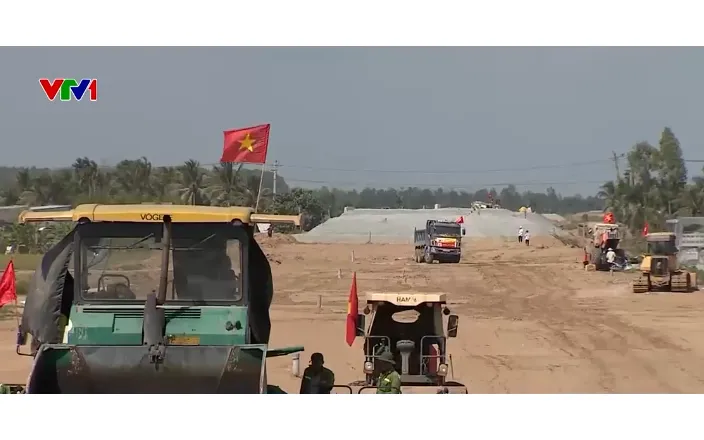 Các đơn vị thi công đang đẩy nhanh tiến độ để kịp hoàn thành vào cuối năm Các đơn vị thi công đang đẩy nhanh tiến độ để kịp hoàn thành vào cuối năm