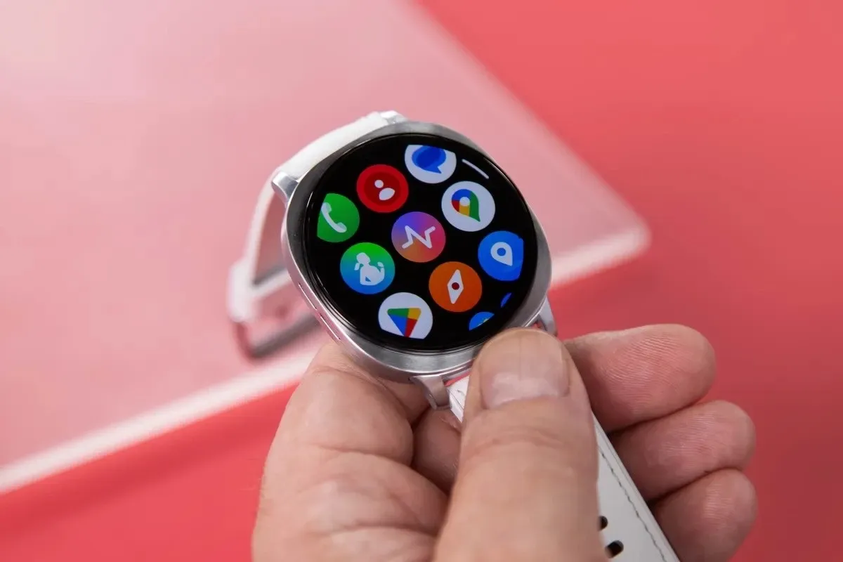 Samsung mỏng hóa Galaxy Z Fold7, mang AI lên Galaxy Watch8 - Ảnh 2.