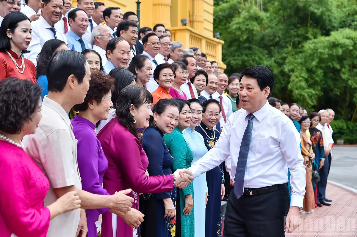 Chủ tịch nước: Mỗi người hãy luôn coi học tập là quyền lợi, trách nhiệm và nghĩa vụ - Ảnh 1.