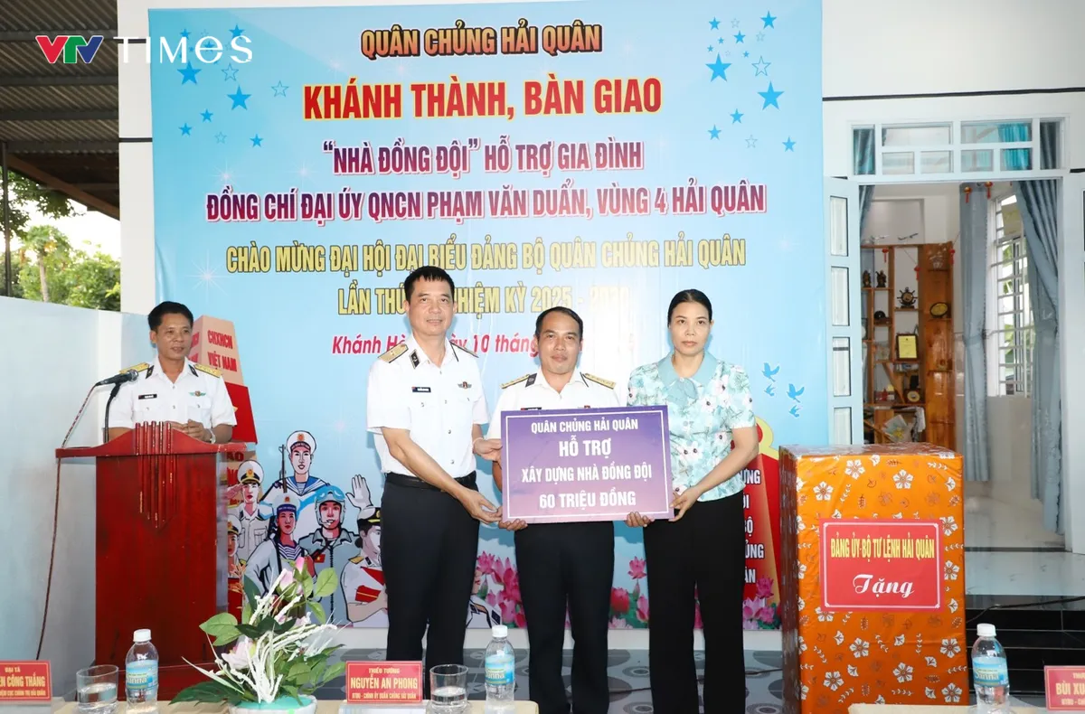 Quân chủng Hải quân trao nhà đồng đội tại Khánh Hòa - Ảnh 2.