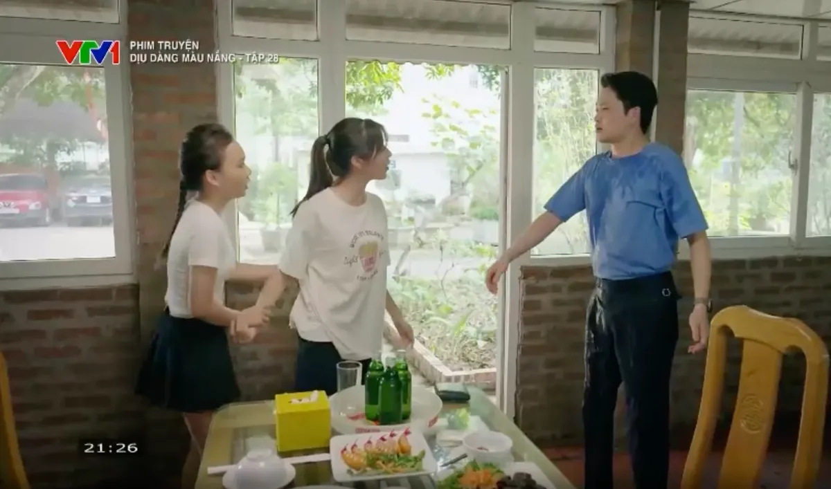 Dịu dàng màu nắng – Tập 28: Xuân phát hiện em gái nói dối trượt đại học - Ảnh 4.