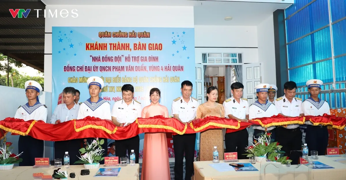 Quân chủng Hải quân trao nhà đồng đội tại Khánh Hòa - Ảnh 1.