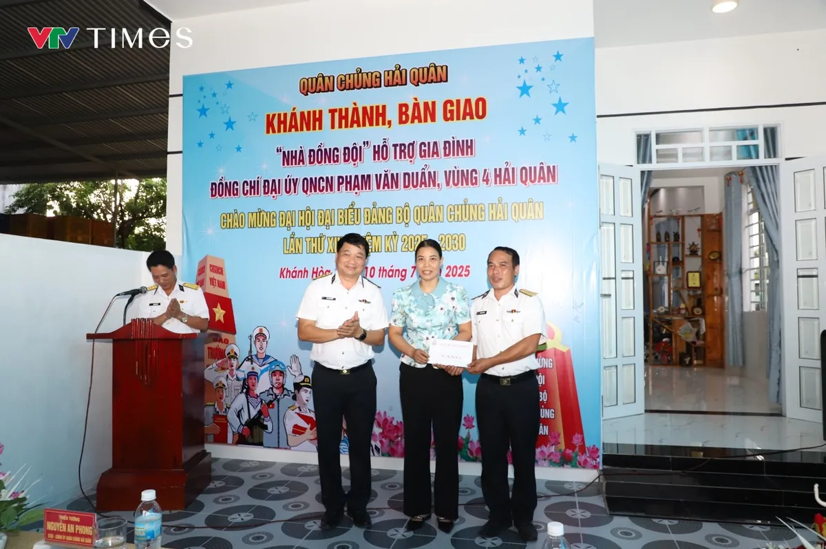 Quân chủng Hải quân trao nhà đồng đội tại Khánh Hòa - Ảnh 4.