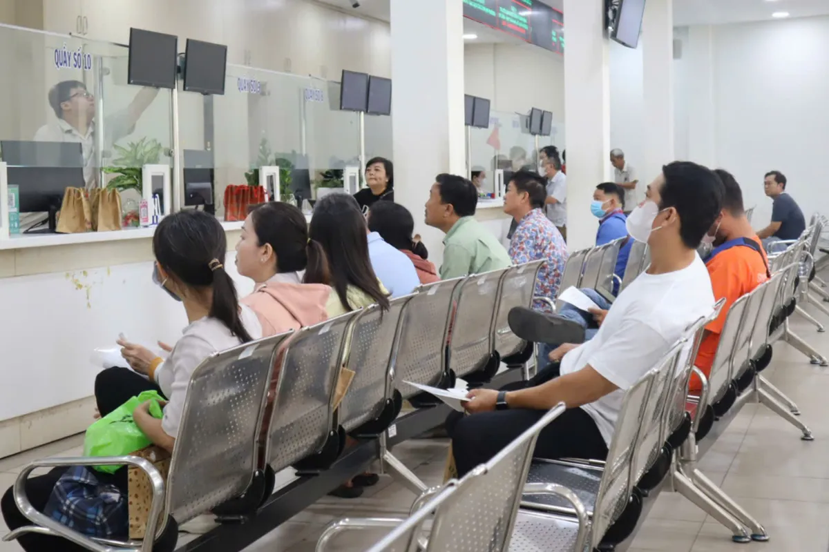 TP Hồ Chí Minh tiếp nhận gần 80.000 hồ sơ thủ tục hành chính sau 10 ngày hợp nhất- Ảnh 2. TP Hồ Chí Minh tiếp nhận gần 80.000 hồ sơ thủ tục hành chính sau 10 ngày hợp nhất- Ảnh 2.