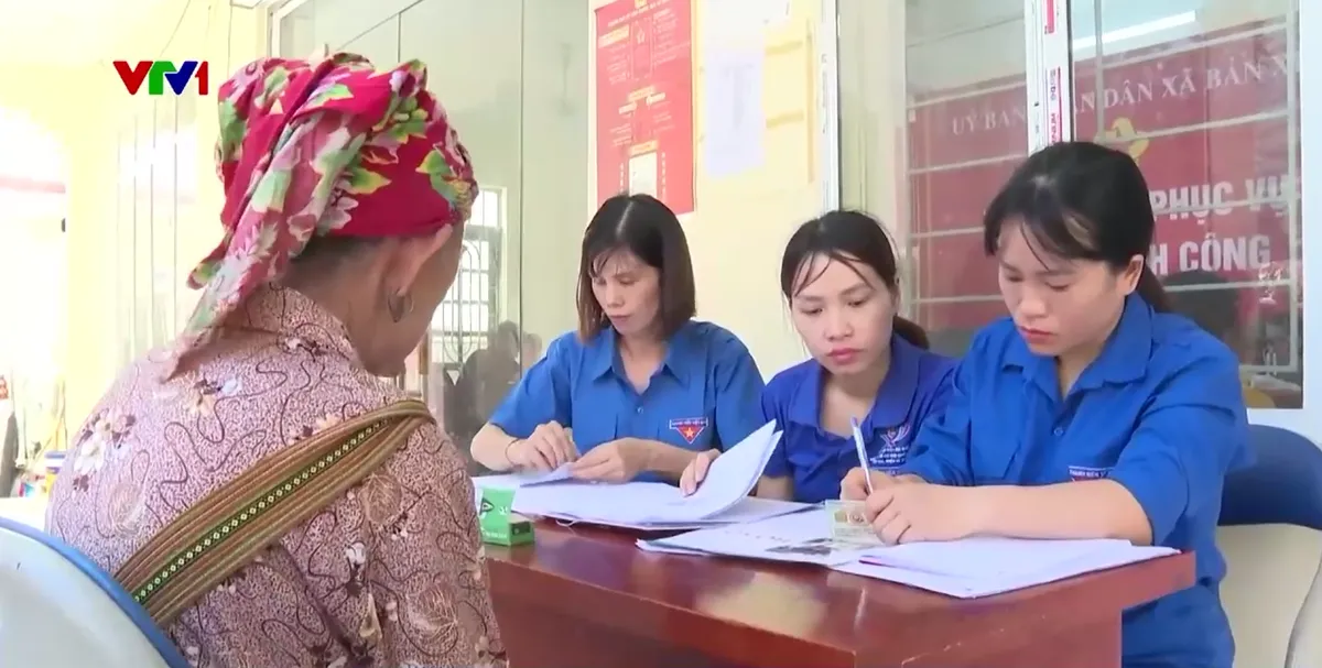 Hỗ trợ người dân xử lý thủ tục hành chính - Ảnh 1.