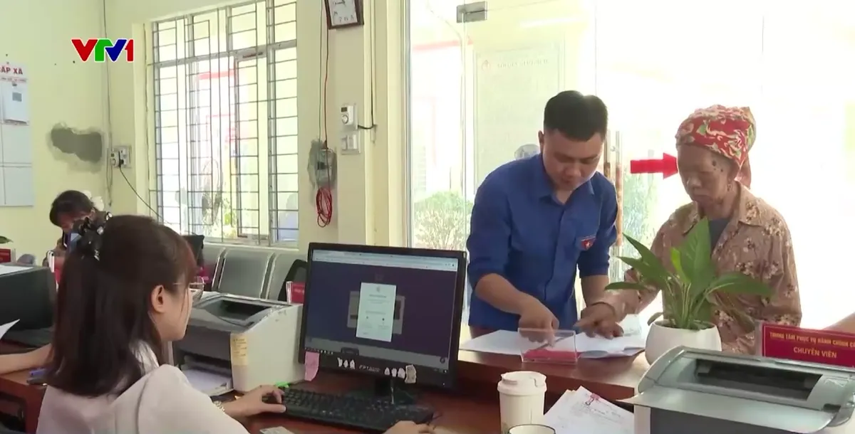 Hỗ trợ người dân xử lý thủ tục hành chính - Ảnh 2.