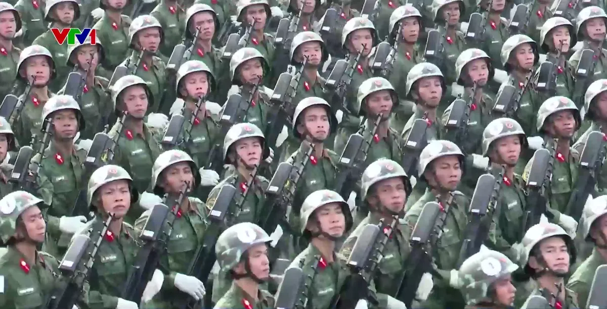 Hợp luyện diễu binh, diễu hành hướng tới kỷ niệm 80 năm Cách mạng Tháng Tám và Quốc khánh 2/9 - Ảnh 1.