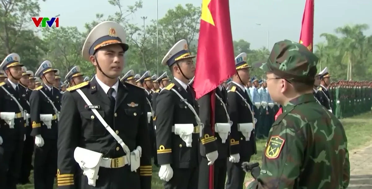 Hợp luyện diễu binh, diễu hành hướng tới kỷ niệm 80 năm Cách mạng Tháng Tám và Quốc khánh 2/9 - Ảnh 2.
