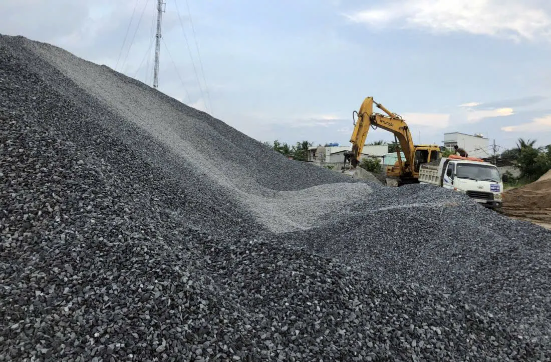 Tăng giá nguyên vật liệu: Áp lực đè nặng lên cuộc sống người dân - Ảnh 1.