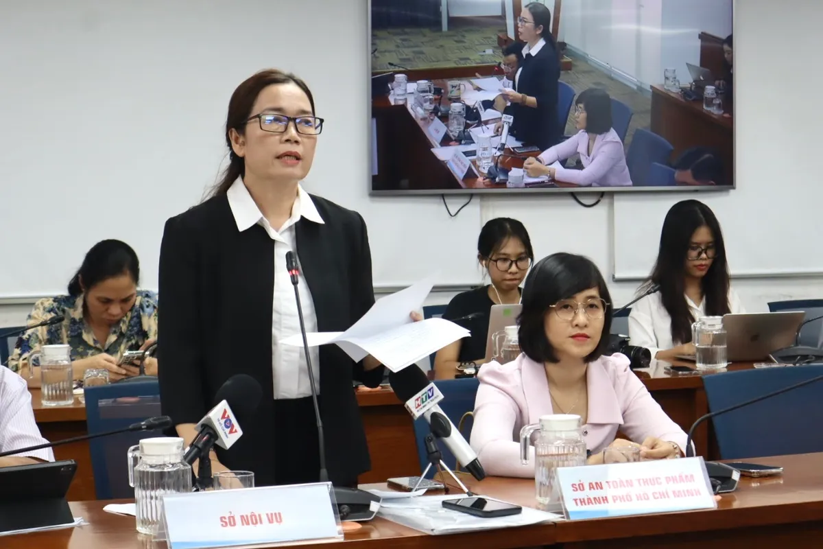 TP Hồ Chí Minh tiếp nhận gần 80.000 hồ sơ thủ tục hành chính sau 10 ngày hợp nhất- Ảnh 1. TP Hồ Chí Minh tiếp nhận gần 80.000 hồ sơ thủ tục hành chính sau 10 ngày hợp nhất- Ảnh 1.