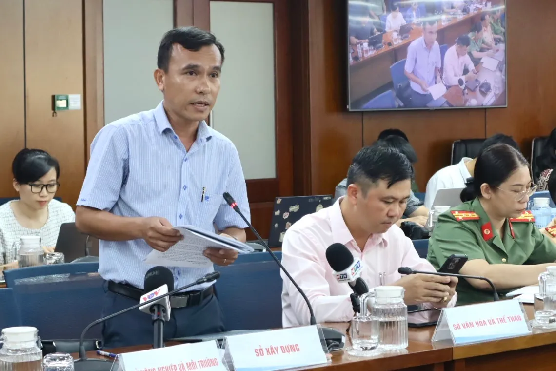 TP Hồ Chí Minh: Số lượng cán bộ sử dụng xe đưa đón tăng rõ rệt- Ảnh 1. TP Hồ Chí Minh: Số lượng cán bộ sử dụng xe đưa đón tăng rõ rệt- Ảnh 1.
