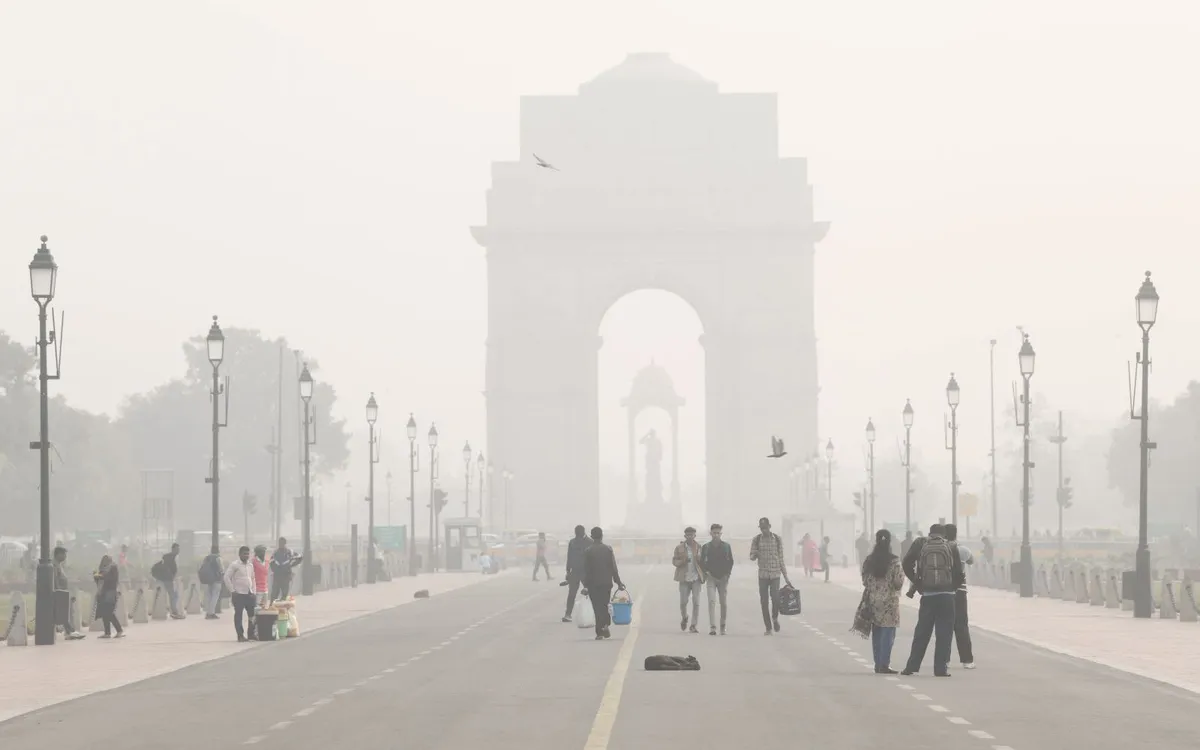 Khói mù ô nhiễm bao phủ dày đặc tại New Delhi, Ấn Độ (Ảnh: ANI/TTXVN) Khói mù ô nhiễm bao phủ dày đặc tại New Delhi, Ấn Độ (Ảnh: ANI/TTXVN)