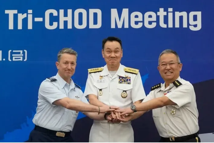 ‘Pháo đài bay’ B-52 tham gia tập trận trên bán đảo Triều Tiên - Ảnh 1.
