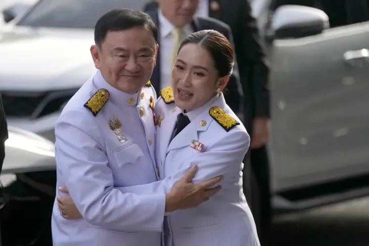 Cựu Thủ tướng Thaksin bất ngờ trở thành tâm điểm trên chính trường Thái Lan- Ảnh 1.