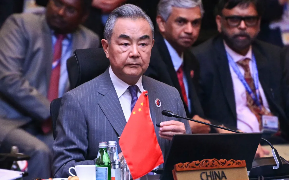 Bộ trưởng Bộ Ngoại giao Trung quốc Vương Nghị tại Hội nghị Bộ trưởng Ngoại giao ASEAN ở Malaysia, ngày 11/7 (Ảnh: AP)
Bộ trưởng Bộ Ngoại giao Trung quốc Vương Nghị tại Hội nghị Bộ trưởng Ngoại giao ASEAN ở Malaysia, ngày 11/7 (Ảnh: AP)