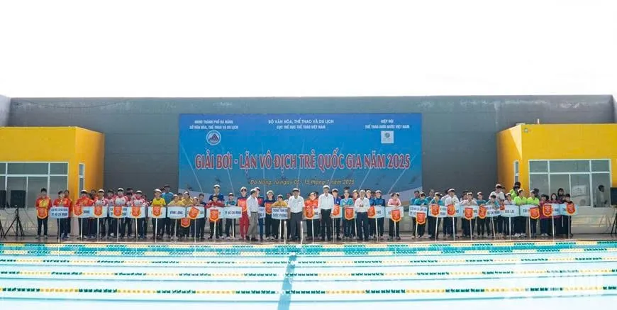 Khai mạc Giải Bơi - Lặn vô địch trẻ quốc gia năm 2025- Ảnh 1.