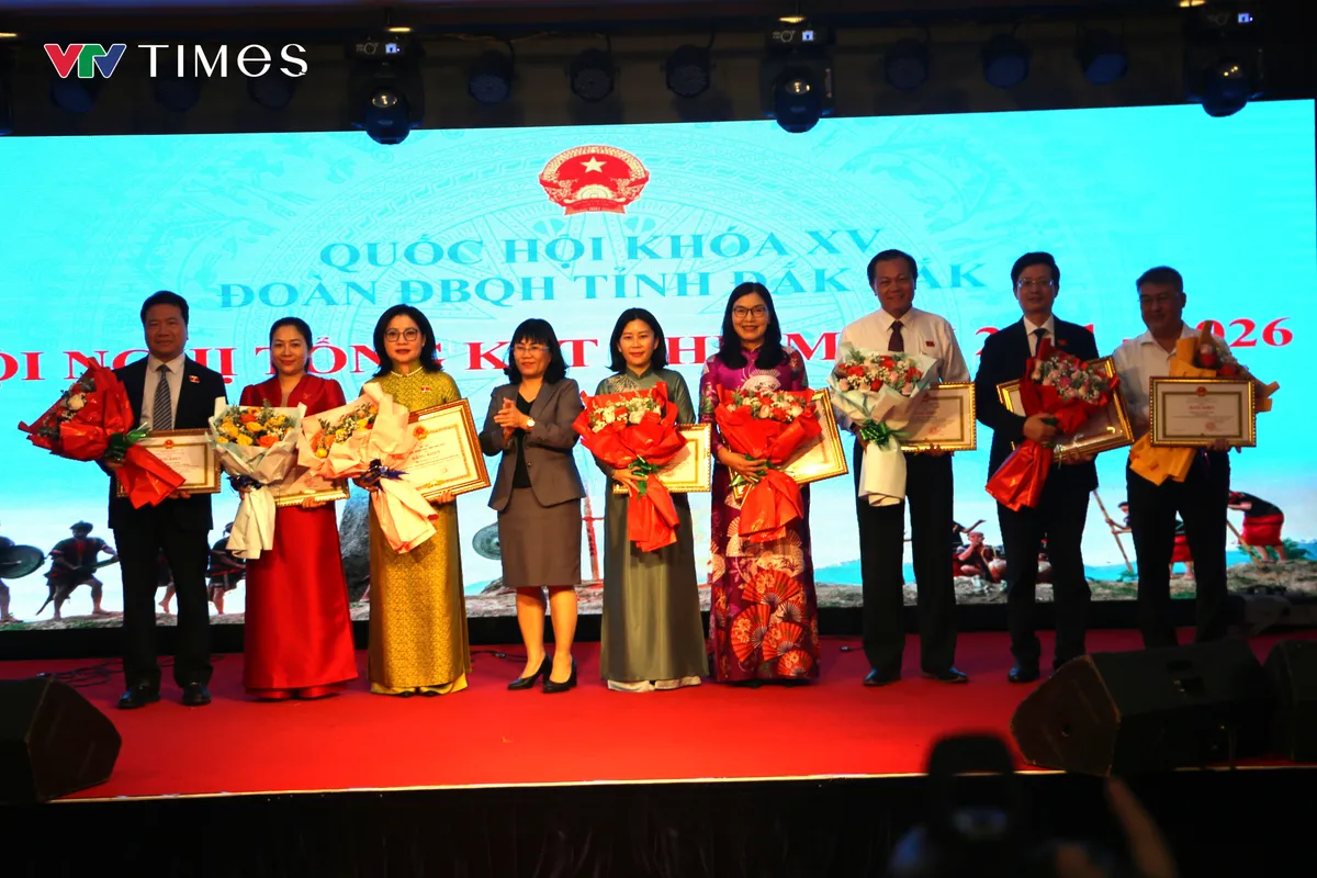 Từ nghị trường đến buôn làng: Đoàn ĐBQH tỉnh Đắk Lắk để lại nhiều dấu ấn nhiệm kỳ 2021 – 2026 - Ảnh 3.
