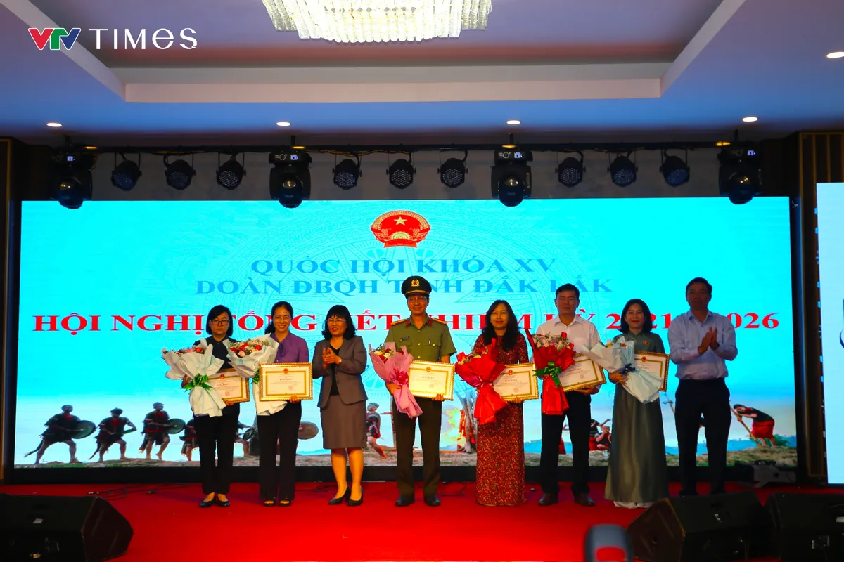Từ nghị trường đến buôn làng: Đoàn ĐBQH tỉnh Đắk Lắk để lại nhiều dấu ấn nhiệm kỳ 2021 – 2026 - Ảnh 4.