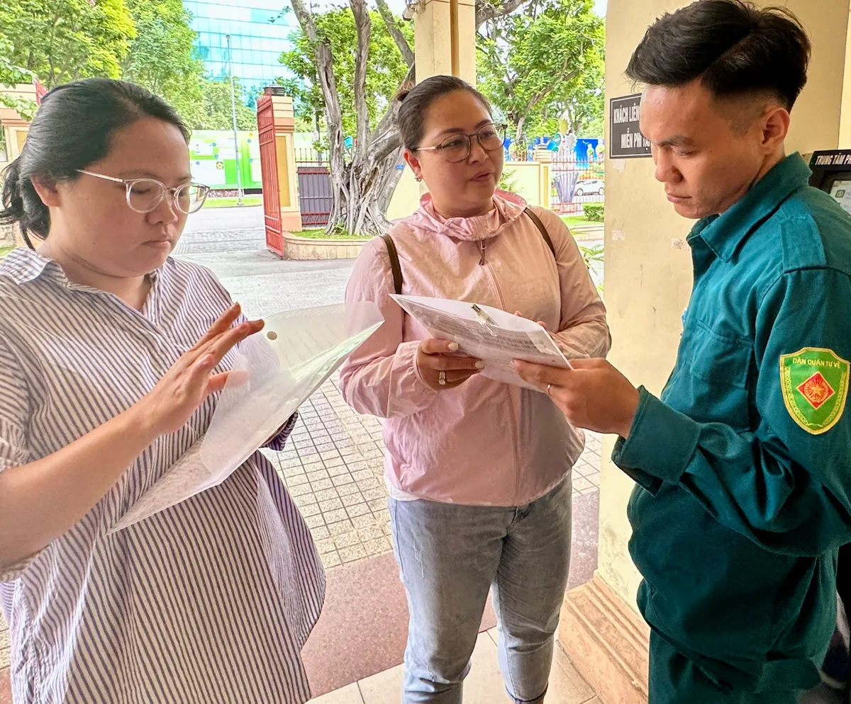 Thanh niên tình nguyện hỗ trợ chính quyền hai cấp - Ảnh 3.
