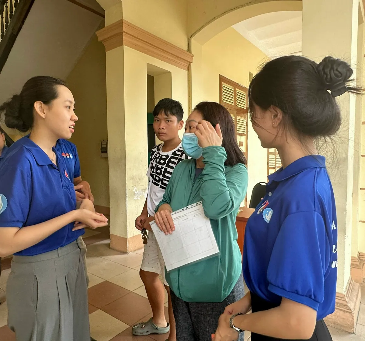 Thanh niên tình nguyện hỗ trợ chính quyền hai cấp - Ảnh 5.