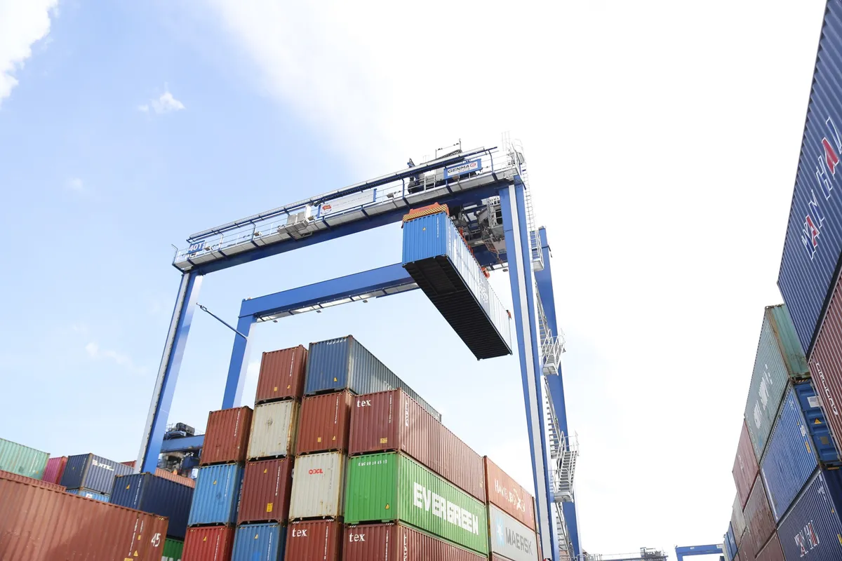 Tân Cảng Sài Gòn tiếp nhận 12 cẩu khung Genma - Kalmar RTG6+1 - Ảnh 1.