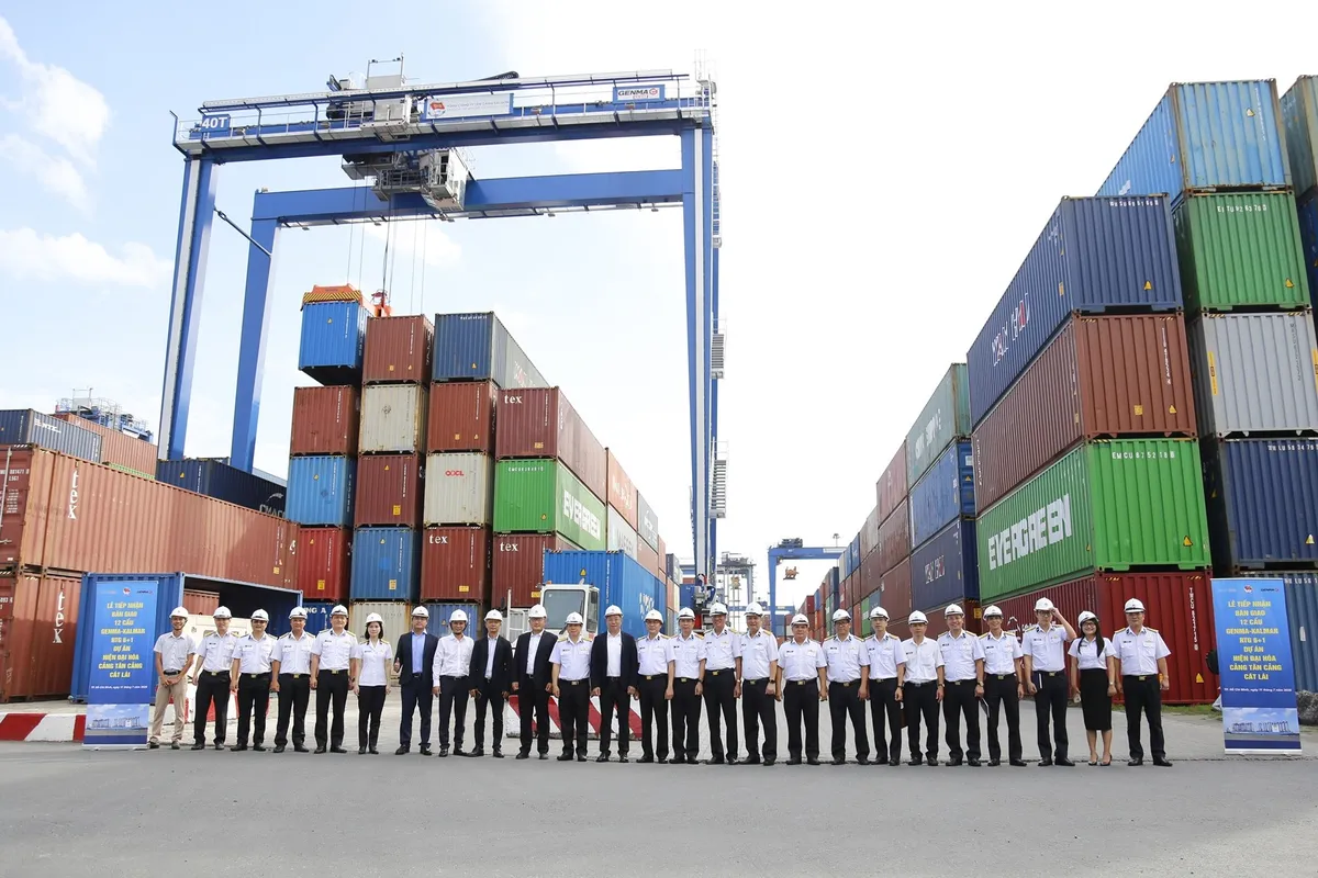 Tân Cảng Sài Gòn tiếp nhận 12 cẩu khung Genma - Kalmar RTG6+1 - Ảnh 2.
