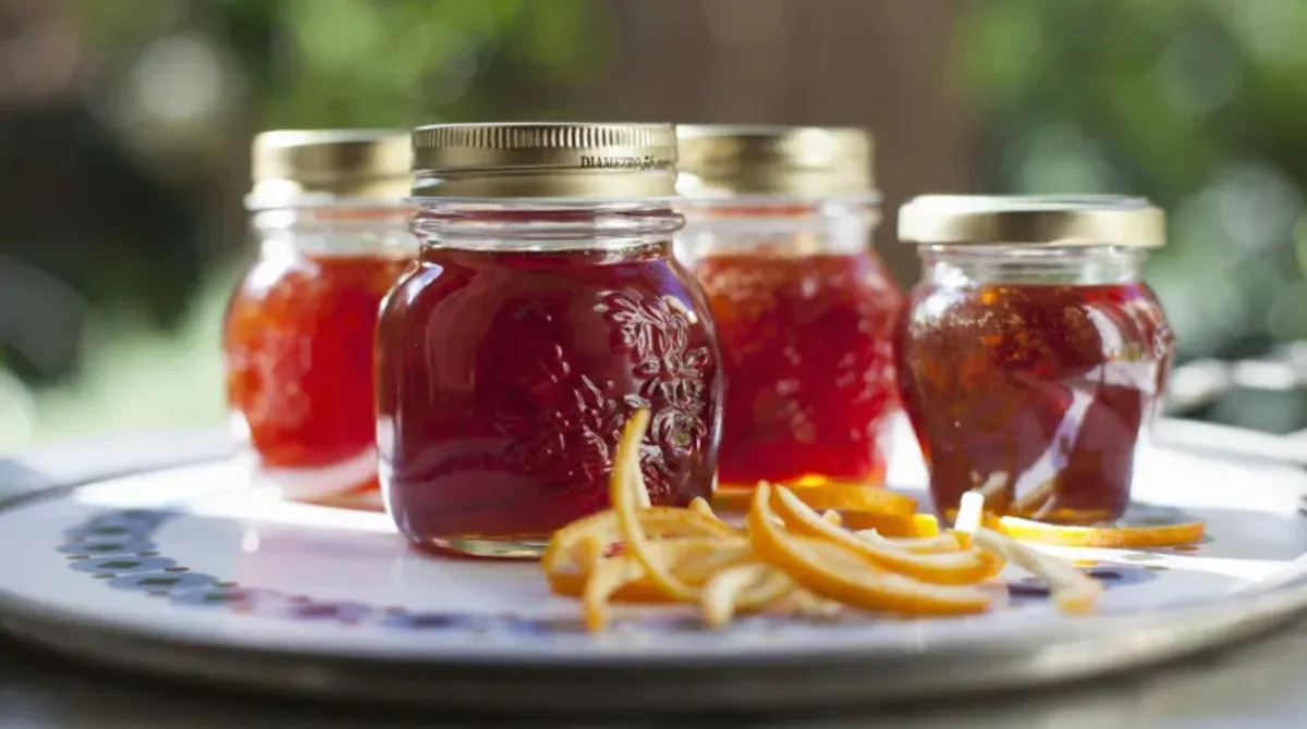 C&aacute;ch biến vỏ tr&aacute;i c&acirc;y th&agrave;nh những m&oacute;n mứt thơm ngon - Ảnh 1.