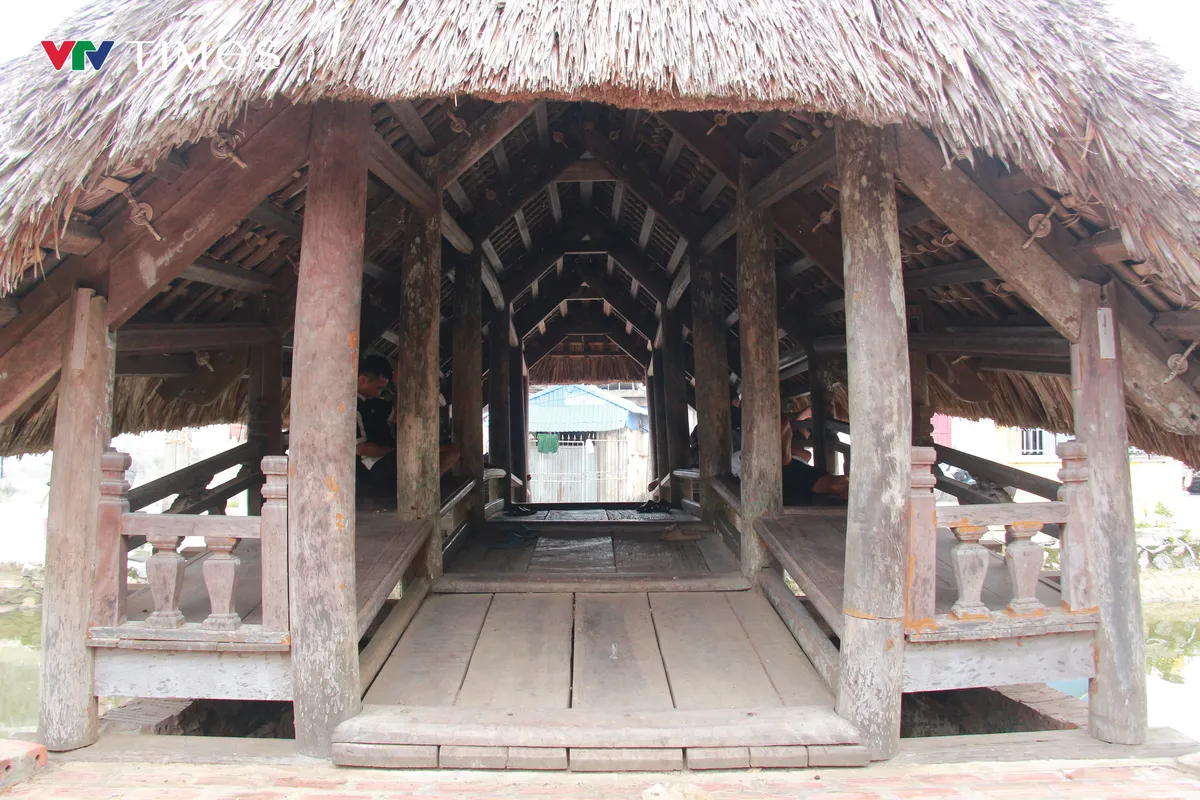 Độc đáo cầu lợp mái cọ ở Ninh Bình - Ảnh 5.