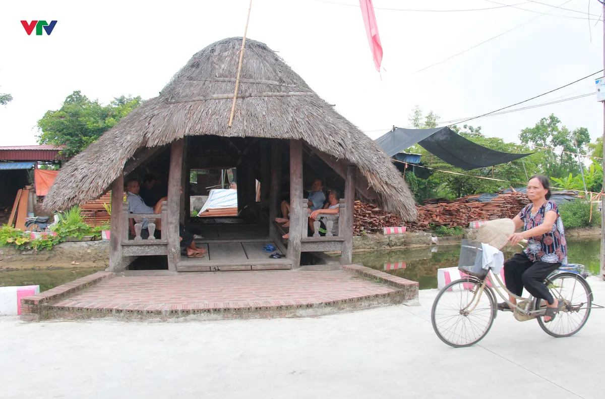 Độc đáo cầu lợp mái cọ ở Ninh Bình - Ảnh 1.