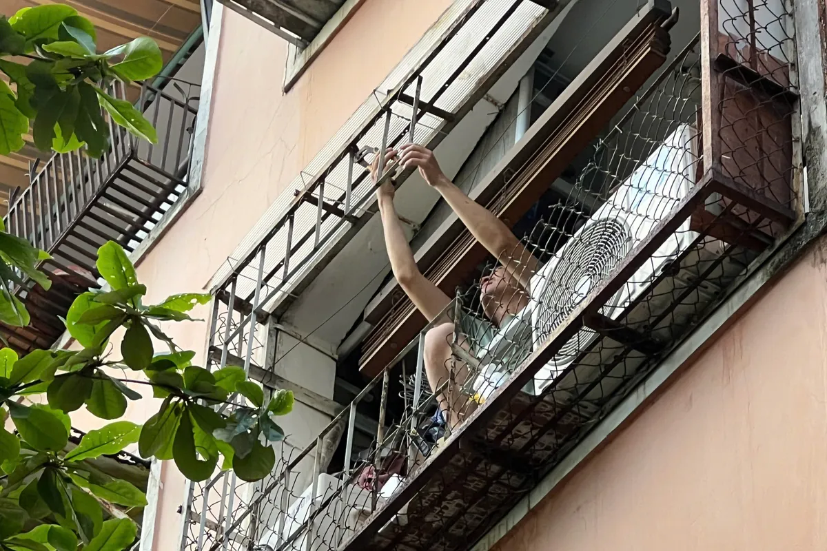 Cảnh báo tình trạng cơi nới, che chắn tại nhiều chung cư cũ ở TP Hồ Chí Minh- Ảnh 3. Cảnh báo tình trạng cơi nới, che chắn tại nhiều chung cư cũ ở TP Hồ Chí Minh- Ảnh 3.