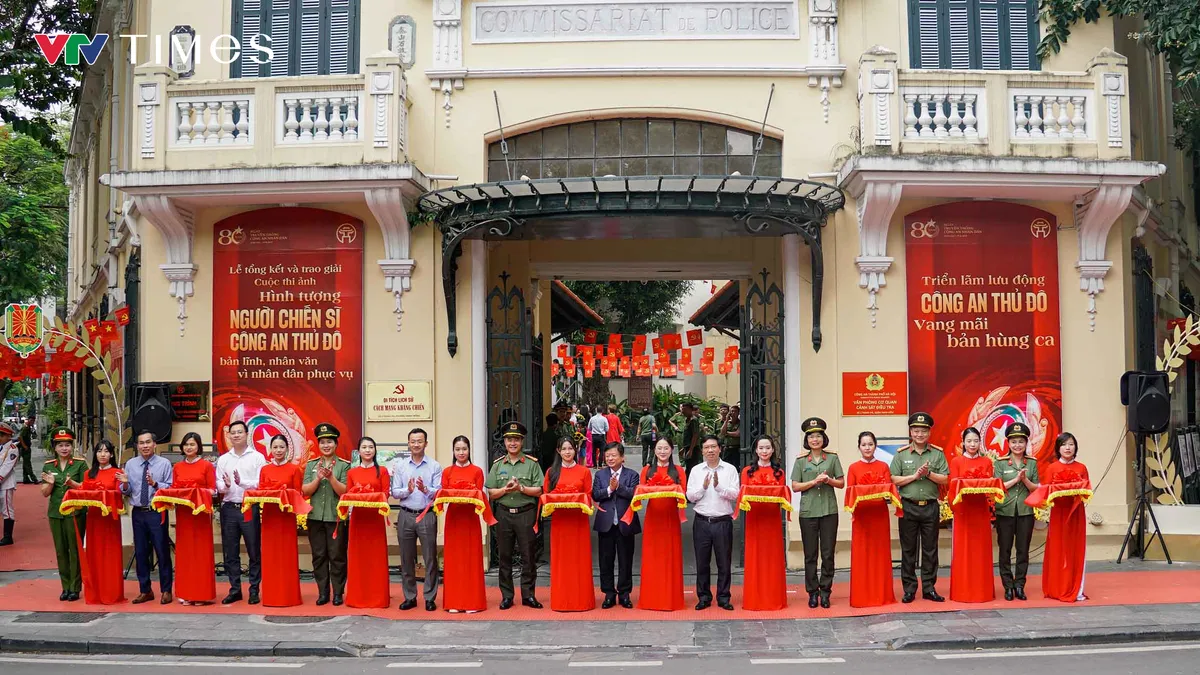 Trao giải cuộc thi ảnh về người chiến sĩ Công an Thủ đô vì nhân dân phục vụ - Ảnh 4.
