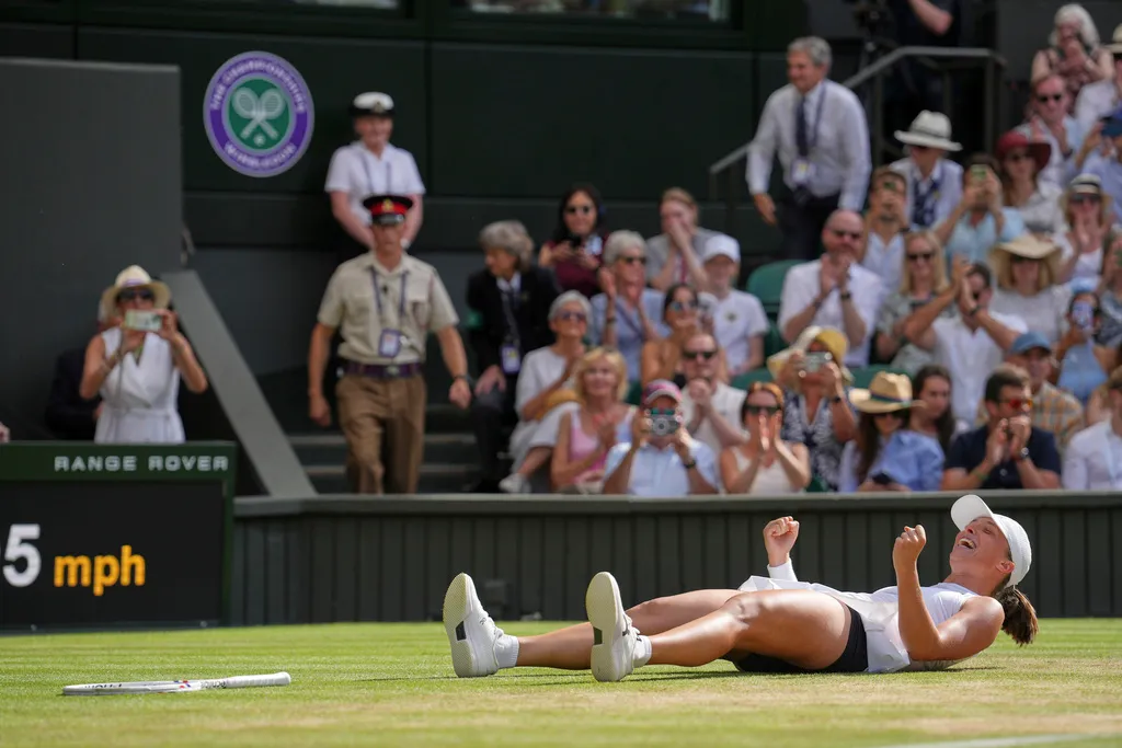 Lịch Sử Gọi T&ecirc;n Iga Swiatek: Chức V&ocirc; Địch Wimbledon Đầu Ti&ecirc;n v&agrave; Kỳ T&iacute;ch Thế Kỷ- Ảnh 3.