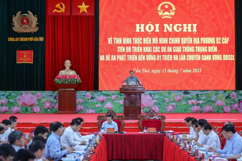 Thủ tướng: ĐBSCL cần đoàn kết hơn nữa, bứt phá, thần tốc hơn nữa  - Ảnh 1.