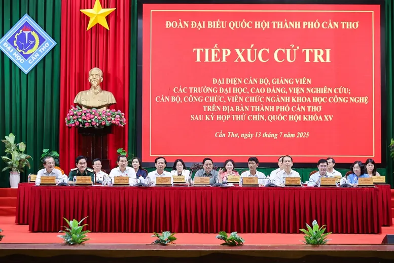 Thủ tướng Phạm Minh Chính: Thành phố Cần Thơ sẽ phát huy vai trò đầu tàu trong khu vực trên tất cả các lĩnh vực - Ảnh 1.