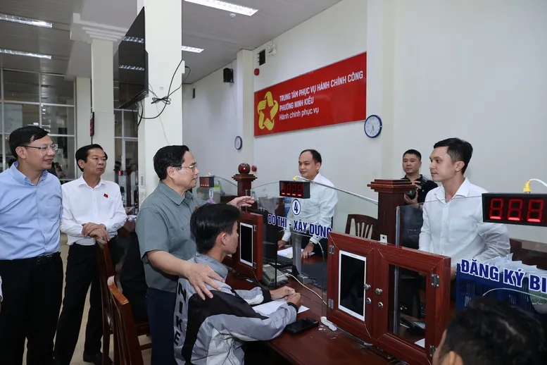 Thủ tướng: Điều quan trọng trong chính quyền địa phương 2 cấp là chuyển trạng thái từ thụ động sang chủ động phục vụ- Ảnh 1.