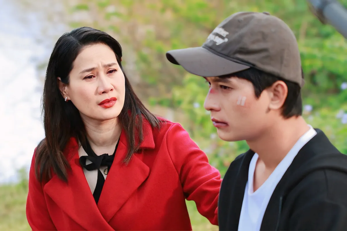 Thân Thúy Hà khác lạ trong vai nàng dâu nhẫn nhịn  - Ảnh 3.