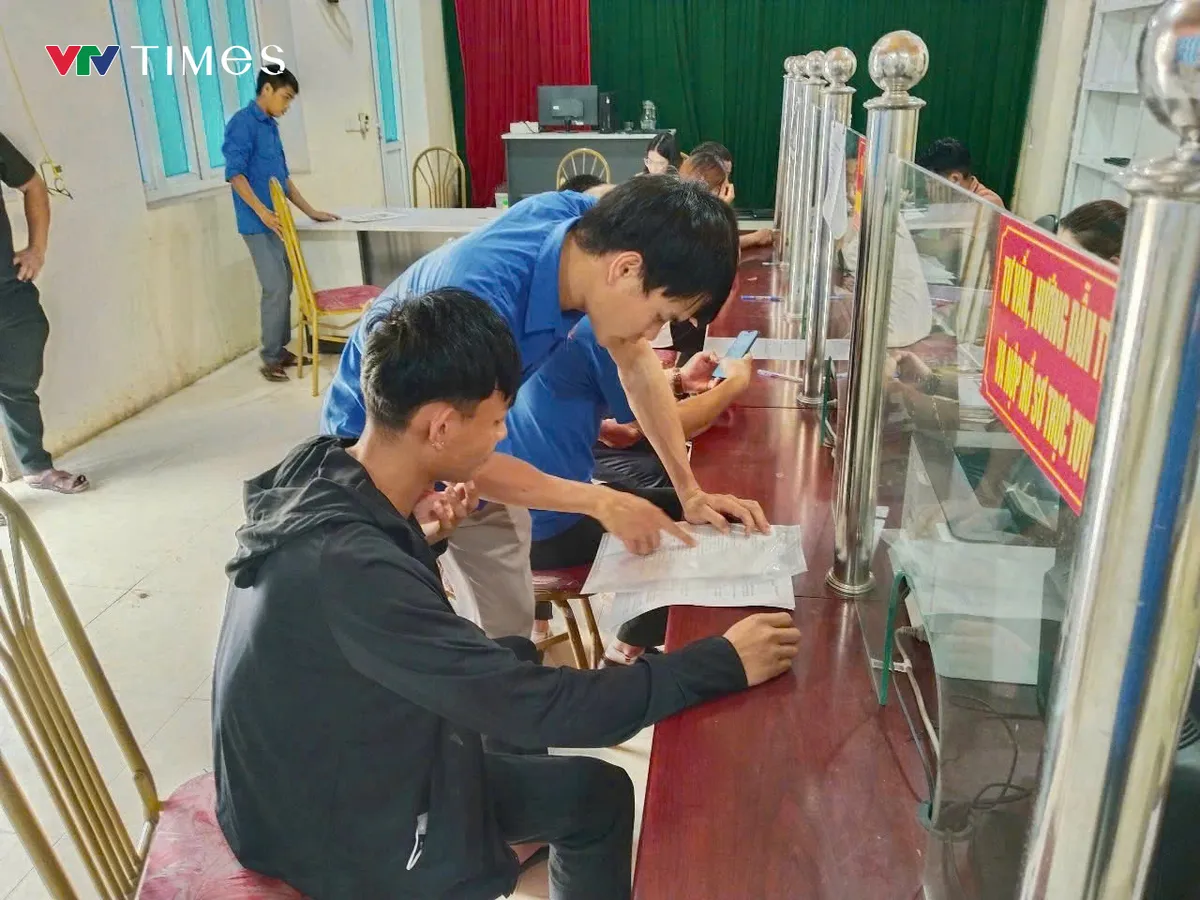 Tuổi trẻ vùng biên Lai Châu hỗ trợ người dân tiếp cận chính quyền số - Ảnh 4.