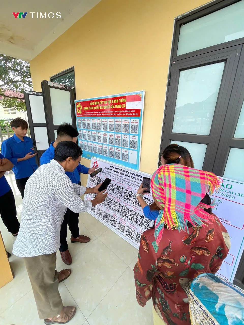 Tuổi trẻ vùng biên Lai Châu hỗ trợ người dân tiếp cận chính quyền số - Ảnh 3.