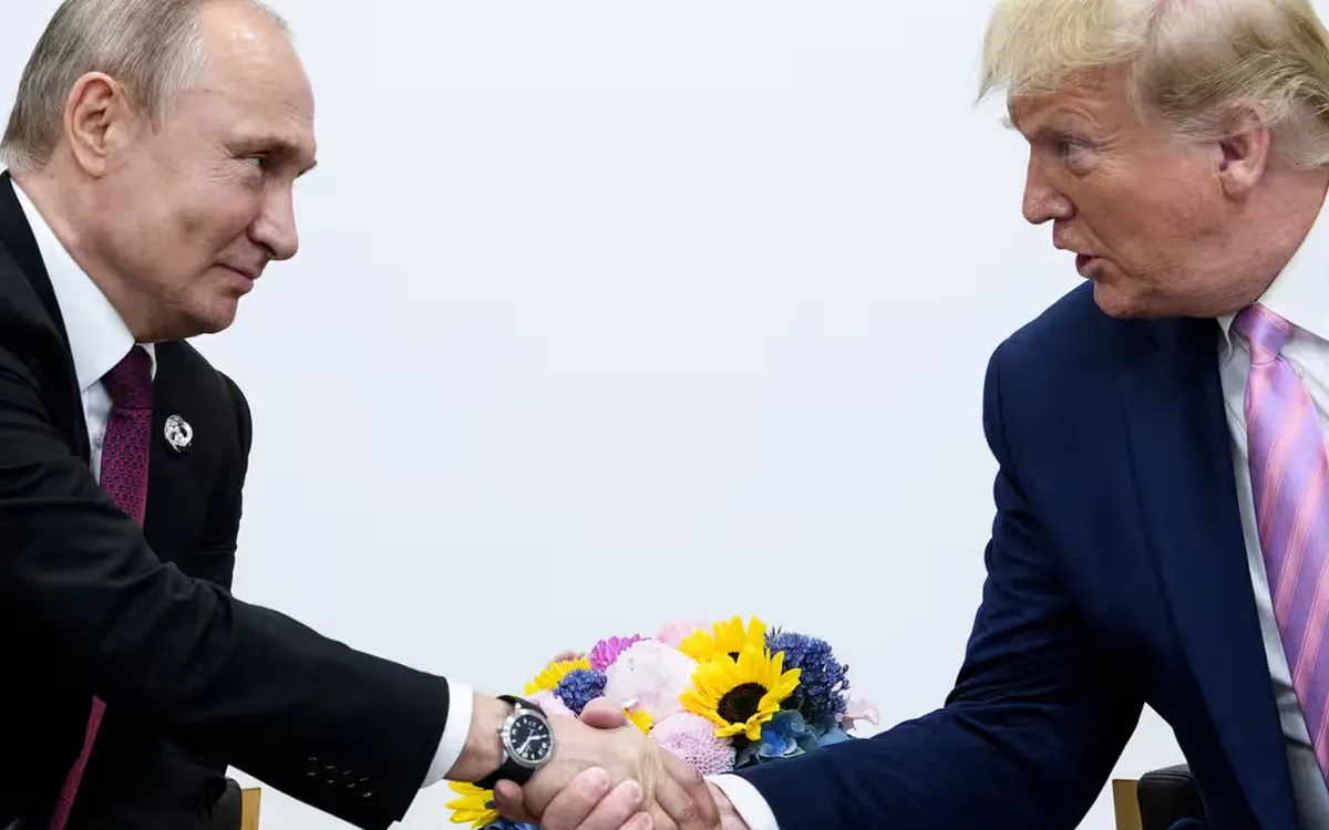 Ông Trump bắt tay ông Putin tại Hội nghị thượng đỉnh G20 ở Osaka vào tháng 6/2019. (Ảnh: AFP/Getty Images)