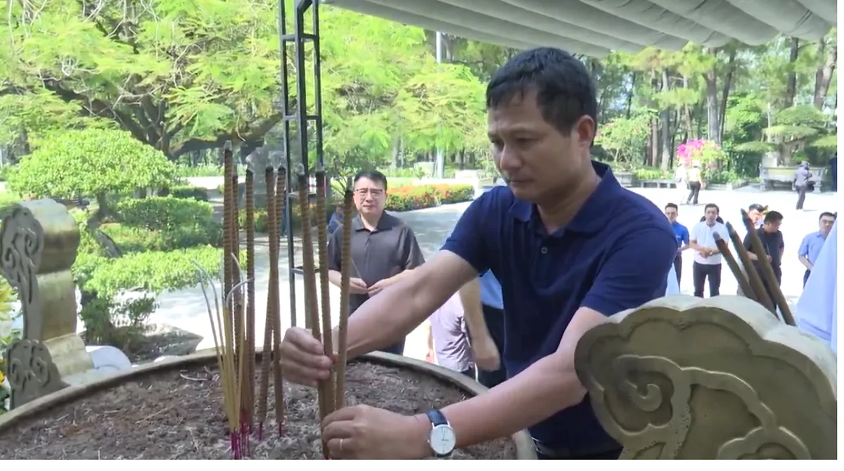 Đoàn công tác Đài Truyền hình Việt Nam viếng các Anh hùng liệt sĩ- Ảnh 3. Đoàn công tác Đài Truyền hình Việt Nam viếng các Anh hùng liệt sĩ- Ảnh 3.
