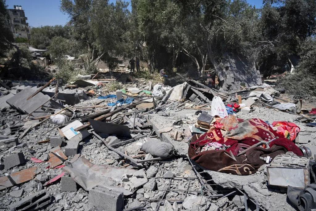 Israel không kích khiến ít nhất 10 người tử vong tại trạm cấp nước ở Gaza - Ảnh 1. Israel không kích khiến ít nhất 10 người tử vong tại trạm cấp nước ở Gaza - Ảnh 1.